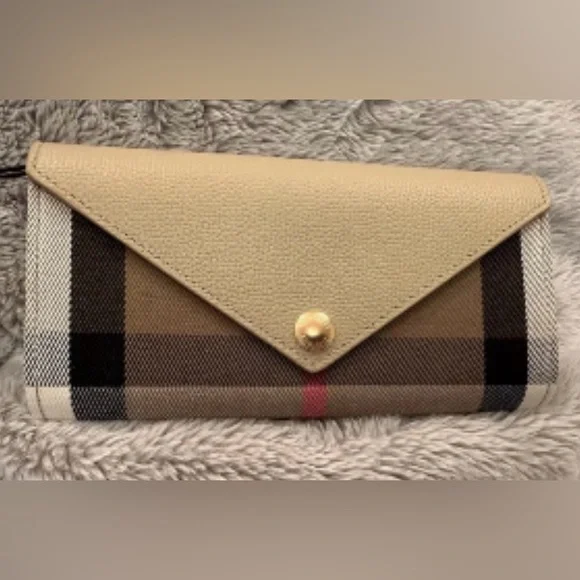 NWOT Burberry Tan and Brown Checkered Long Wallet - Pristine Brand New - Picture 5 of 6
